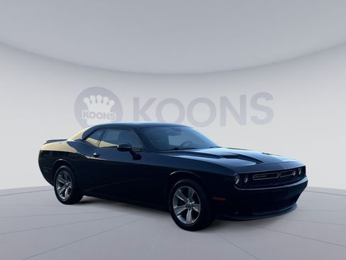 Used 2021 Dodge Challenger SXT RWD image 10