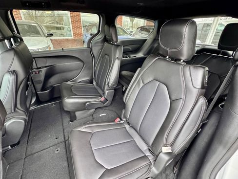 New 2026 Chrysler Pacifica Select image 9