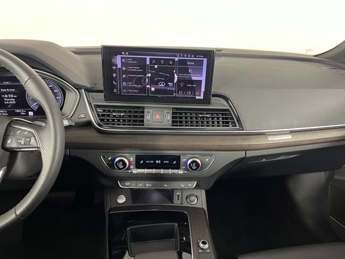Certified 2025 Audi Q5 e Premium Plus w/ Premium Plus Package AWD/4WD image 14