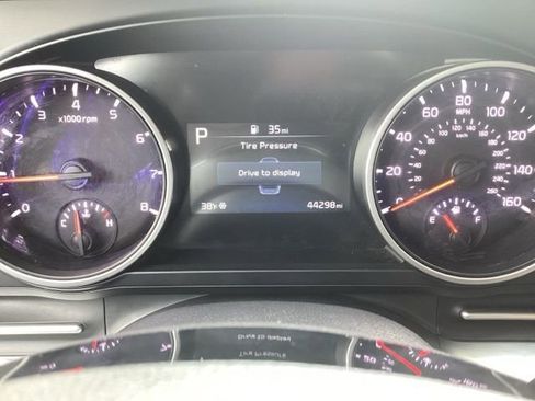 Used 2023 Kia Carnival LX FWD image 26