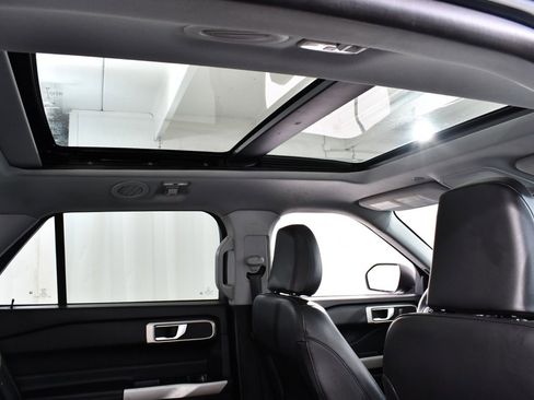 Used 2023 Ford Explorer XLT w/ Equipment Group 202A image 18