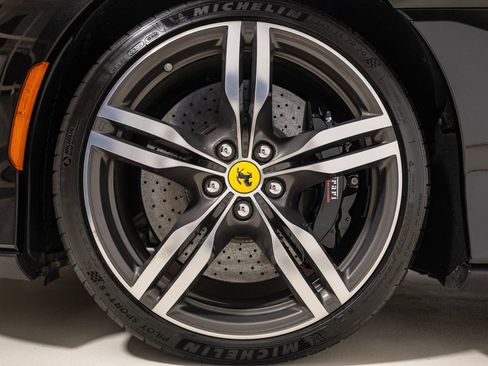 Used 2019 Ferrari Portofino RWD image 24