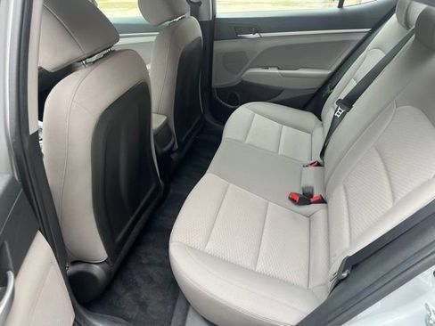 Used 2020 Hyundai Elantra SE FWD image 12