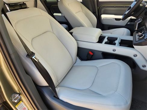 New 2025 Land Rover Defender 130 X-Dynamic SE image 10