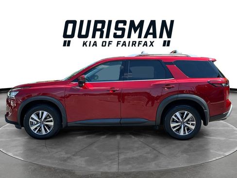 Used 2023 Nissan Pathfinder SL AWD/4WD image 3