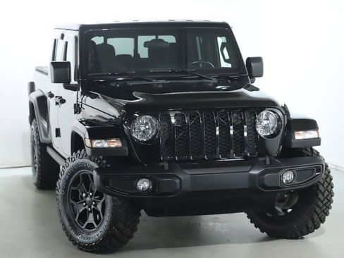 Used 2022 Jeep Gladiator Sport AWD/4WD image 2