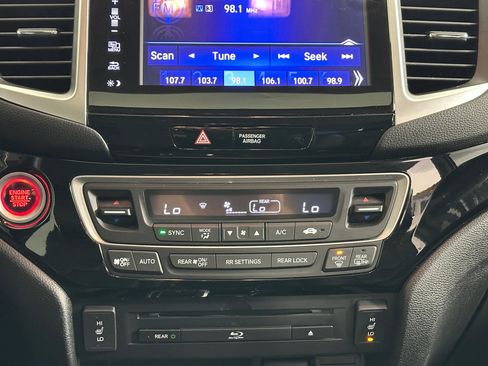 Used 2017 Honda Pilot Touring image 27