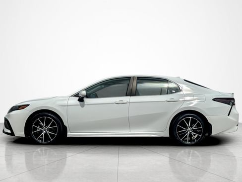 Used 2024 Toyota Camry SE FWD image 2