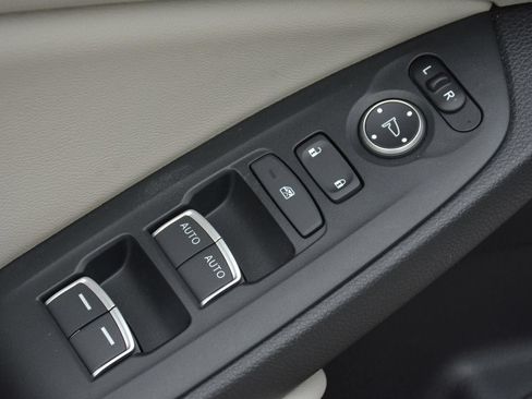 Used 2018 Honda Accord EX image 10