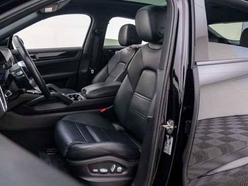 Used 2021 Porsche Cayenne Coupe image 16