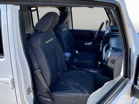 Used 2013 Jeep Wrangler Unlimited Sahara w/ Connectivity Group AWD/4WD image 8