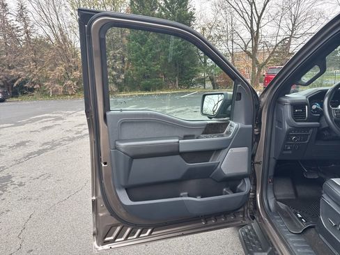 Used 2022 Ford F150 Lightning Lariat image 25