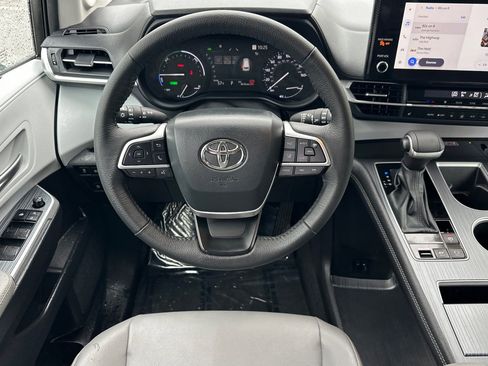 Certified 2025 Toyota Sienna XLE w/ XLE Plus Package image 17
