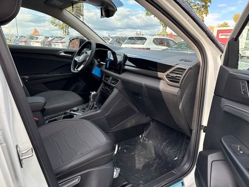 New 2025 Volkswagen Taos SE image 16