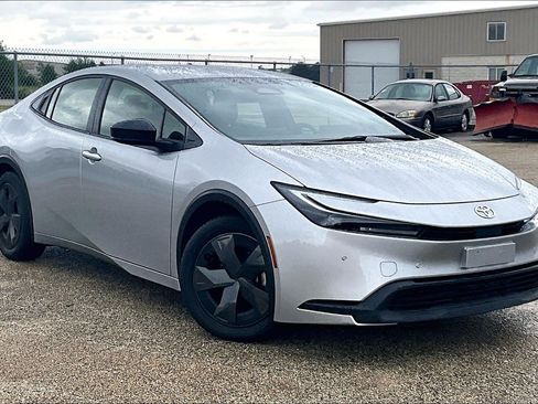 Used 2025 Toyota Prius LE FWD image 37