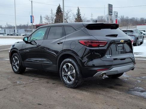 Used 2025 Chevrolet Blazer LT image 3