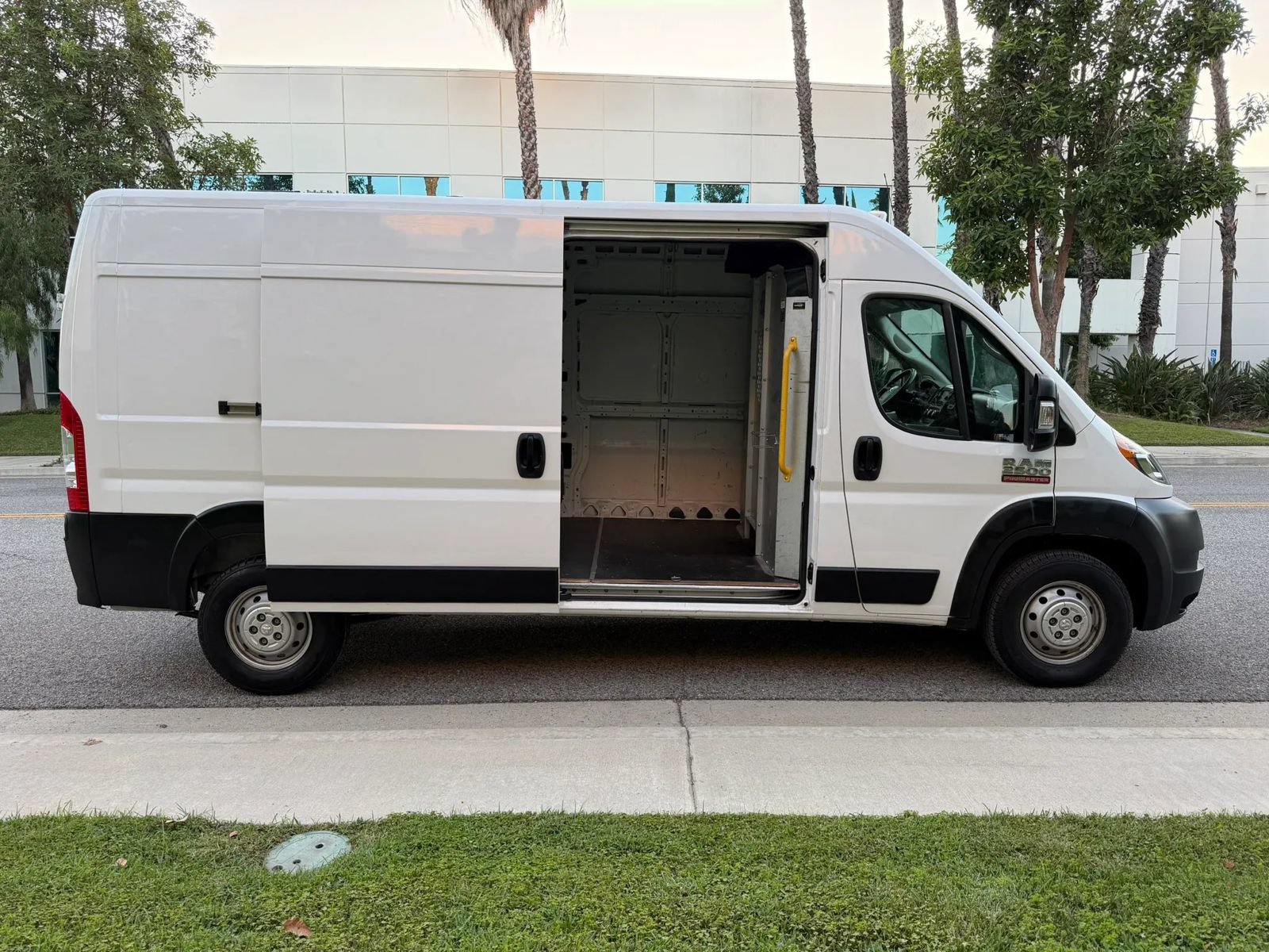 Used 2021 RAM ProMaster 2500 FWD image 5