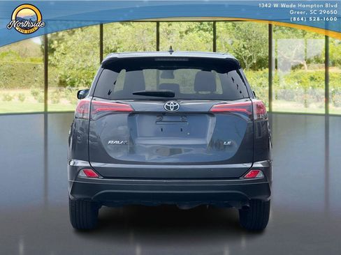 Used 2018 Toyota RAV4 LE FWD image 23