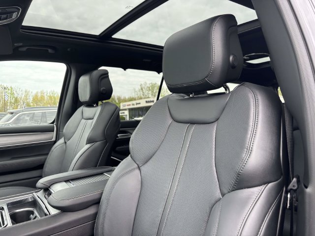 New 2026 Jeep Grand Wagoneer Limited AWD/4WD image 19