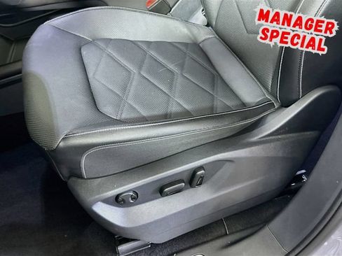 Used 2025 Volkswagen Atlas SE FWD image 20