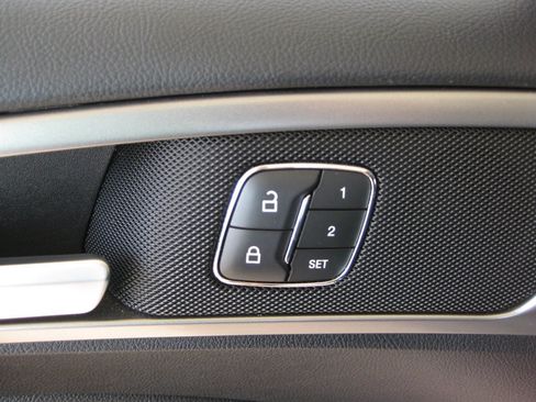 Used 2019 Ford Fusion SEL FWD image 11