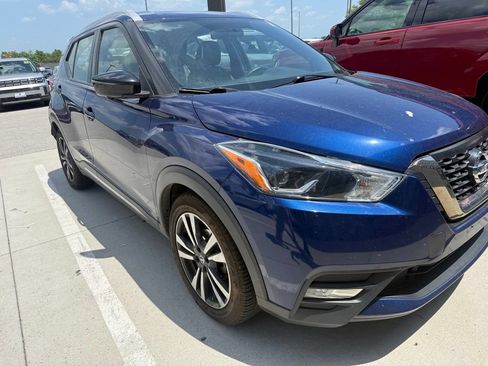 Used 2019 Nissan Kicks SR w/ SR Premium Package FWD image 5