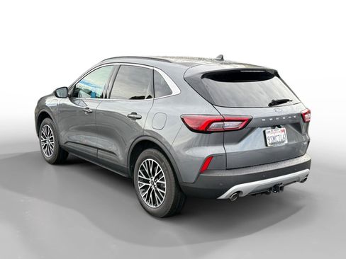 Used 2025 Ford Escape SE w/ Class II Trailer Tow Package image 3