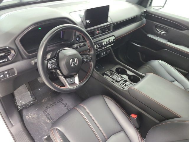 Used 2025 Honda Pilot TrailSport image 26