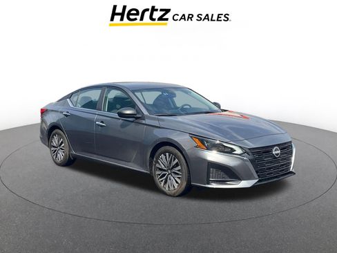 Used 2025 Nissan Altima 2.5 SV image 1