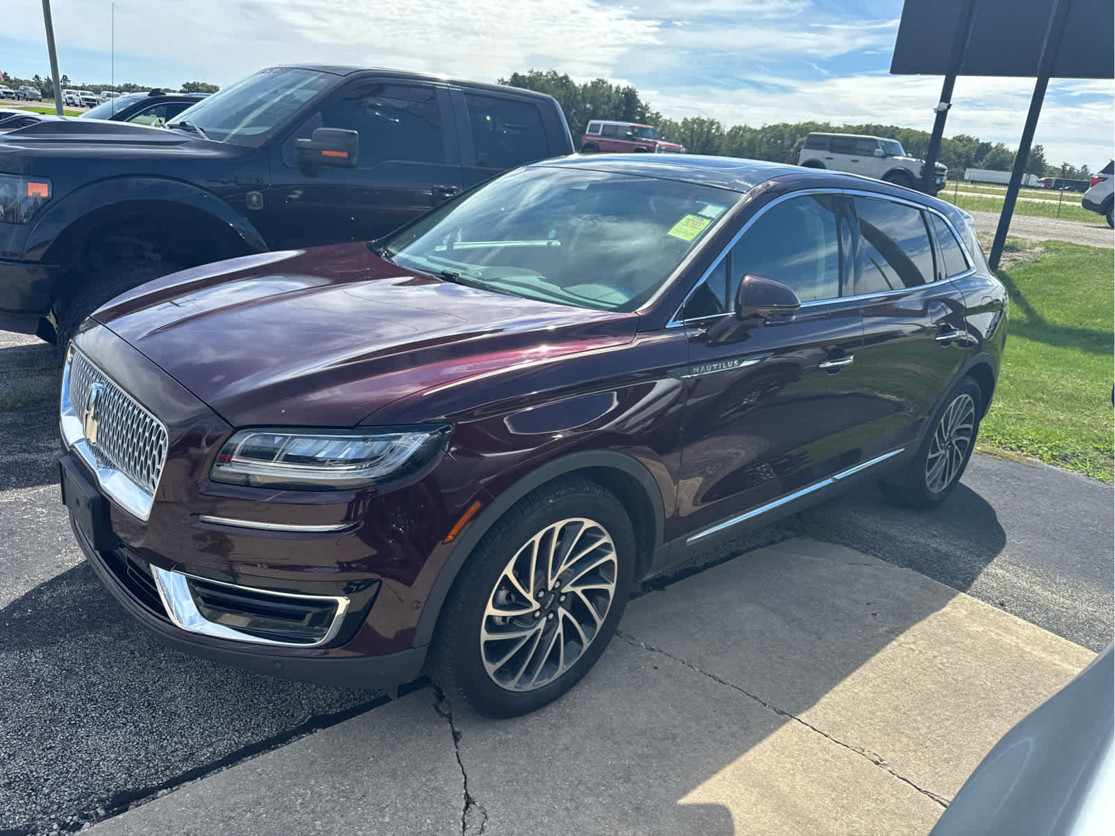 Used 2020 Lincoln Nautilus Reserve w/ Equipment Group 201A AWD/4WD image 2