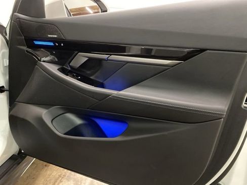 Used 2026 BMW 530i xDrive AWD/4WD image 81