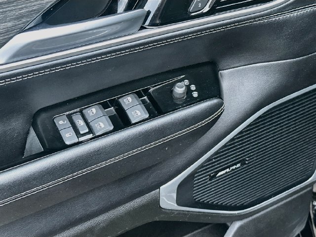 Used 2024 Jeep Wagoneer Series III AWD/4WD image 18