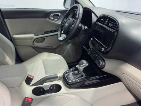 Used 2021 Kia Soul EX FWD image 13