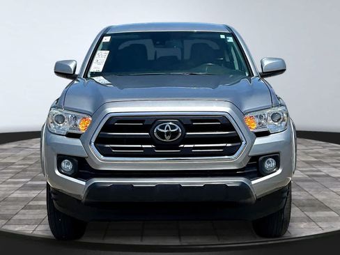 Used 2019 Toyota Tacoma SR5 AWD/4WD image 2