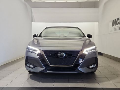 Used 2022 Nissan Sentra SR w/ SR Premium Package FWD image 3