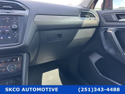 Used 2021 Volkswagen Tiguan SE image 22