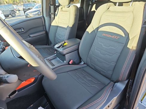 Used 2025 Nissan Frontier PRO-4X image 19