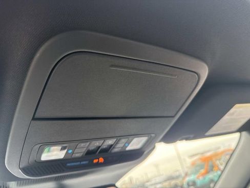 Used 2025 Ford Explorer ST image 34