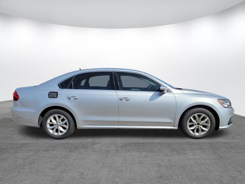 Used 2017 Volkswagen Passat 1.8T S image 17