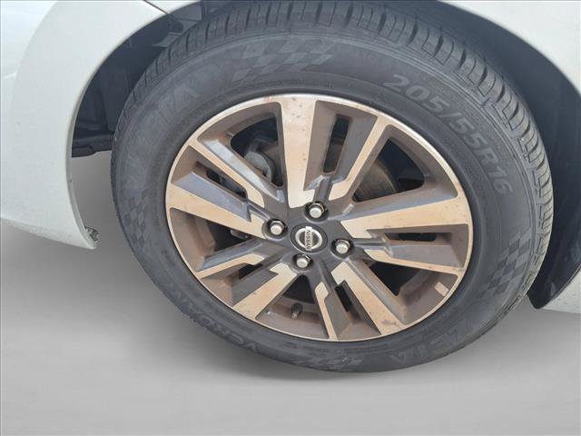 Used 2023 Nissan Versa SV FWD image 14
