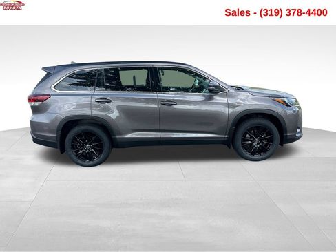 Used 2019 Toyota Highlander SE AWD/4WD image 6