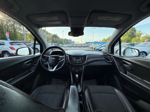 Used 2017 Chevrolet Trax LT w/ LT Convenience Package image 11