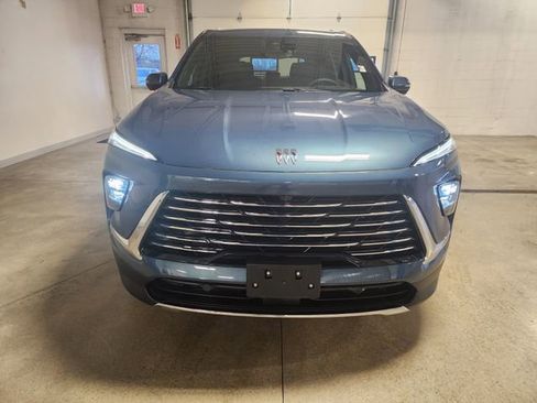 Used 2025 Buick Enclave Preferred image 7