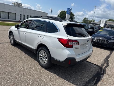 Used 2019 Subaru Outback 2.5i Premium AWD/4WD image 2
