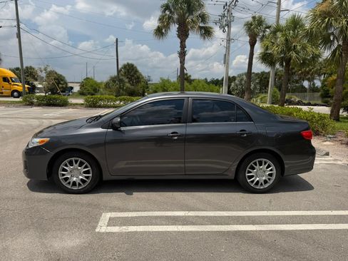 Used 2013 Toyota Corolla LE FWD image 4