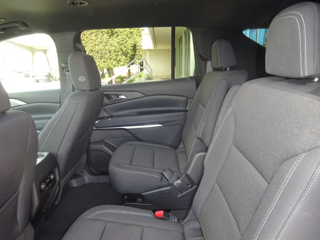 Used 2026 Chevrolet Traverse LT w/ Midnight/Sport Edition FWD image 19