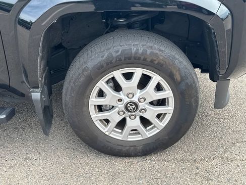 Used 2025 Toyota Tacoma SR5 AWD/4WD image 37