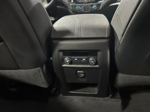 Used 2023 Chevrolet Traverse LT image 16