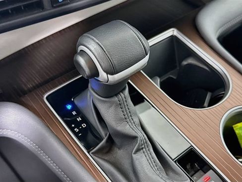 Certified 2024 Toyota Sienna XLE FWD image 18