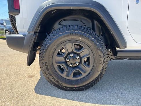 Used 2021 Jeep Wrangler Sport AWD/4WD image 10
